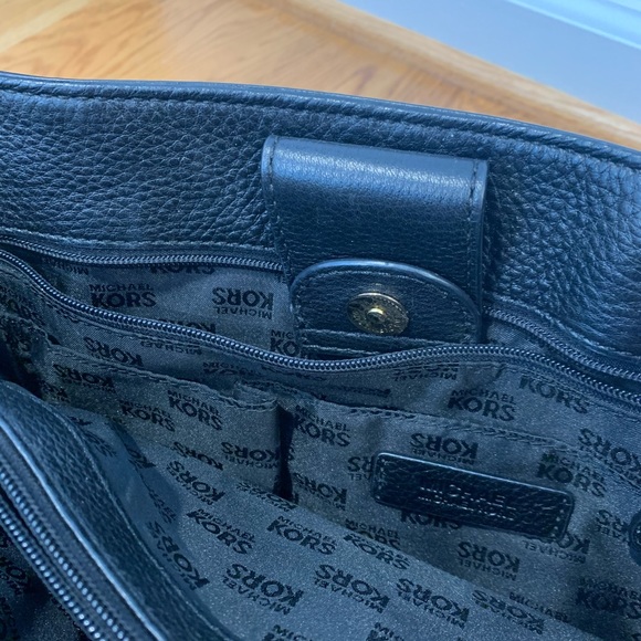 Michael Kors Shoulder Bag Black and Gold - Picture 7 of 8